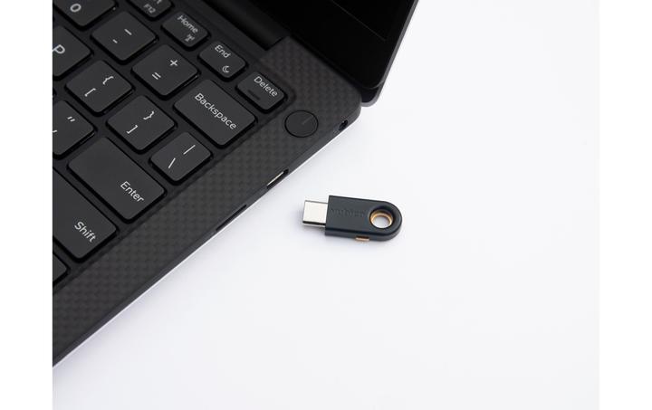 Actual product image Yubico YubiKey 5C