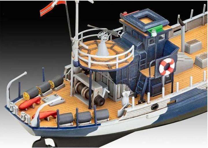 Actual product image Revell Model Set KFK (war fishing cutter)