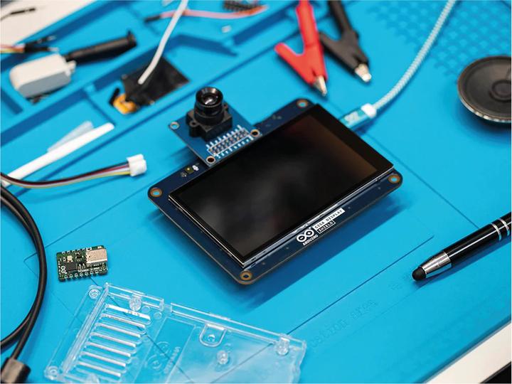 Immagine prodotto Arduino GIGA Display Shield Monitor touchscreen da 10,1 cm (3,97 pollici) 800 x 480 Pixel