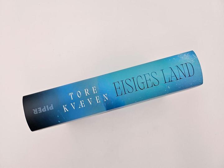 Actual product image Eisiges Land (German, Tore Kvæven, 2023)