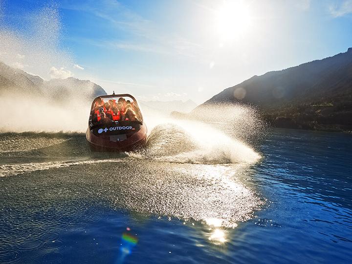 Immagine prodotto Smartbox Avventura all'aperto a Interlaken: gita panoramica in jetboat per 1 adulto (1 pers.)