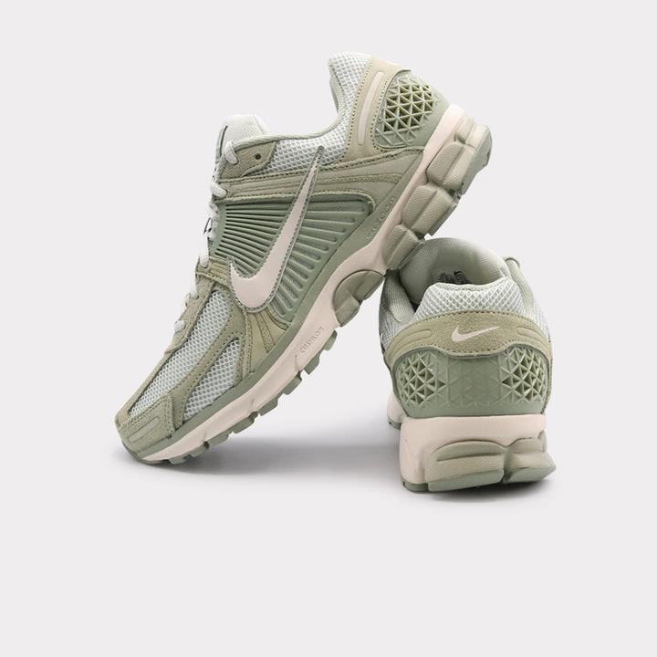 Produktbild Nike Zoom Vomero 5 (44)
