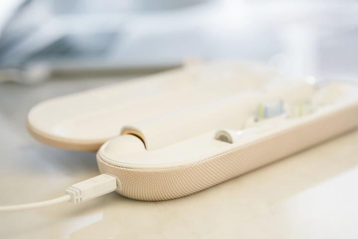 Produktbild Philips Sonicare DiamondClean Electric Toothbrush with UK Shaver Plug Toothbrush Rose Gold Edition (Schallzahnbürste)