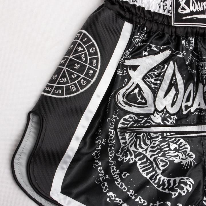 Image du produit 8Weapons 8 Weapons Muay Thai Shorts Carbon - Sak Yant Tigers (XXL)