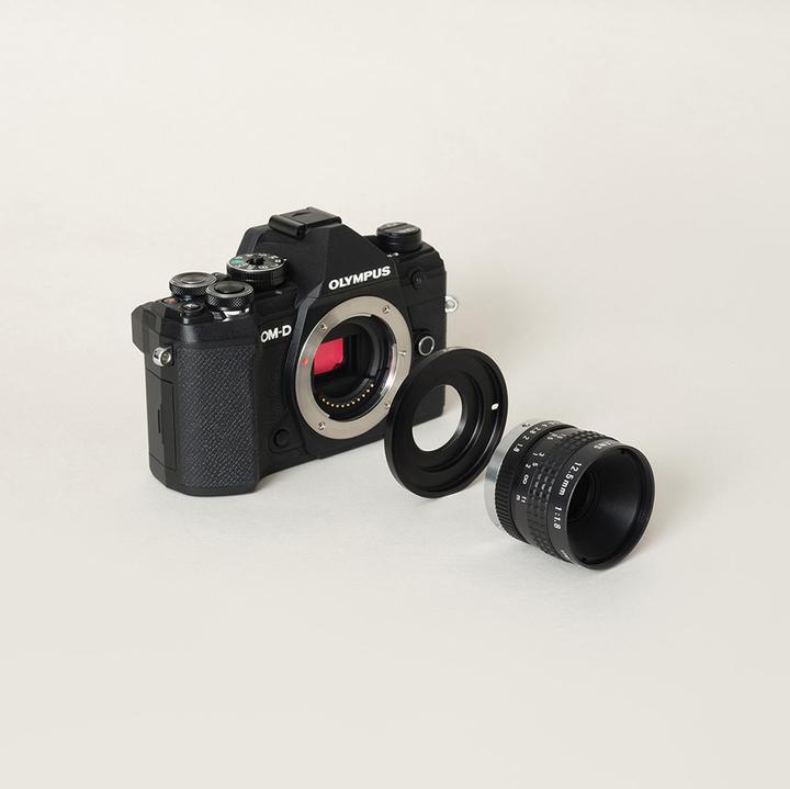 Produktbild Urth Lens Mount Adapter: Compatible with C Mount Lens to Micro Four Thirds (M4/3) Camera Body