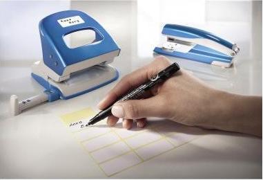 Actual product image Avery Universal labels
