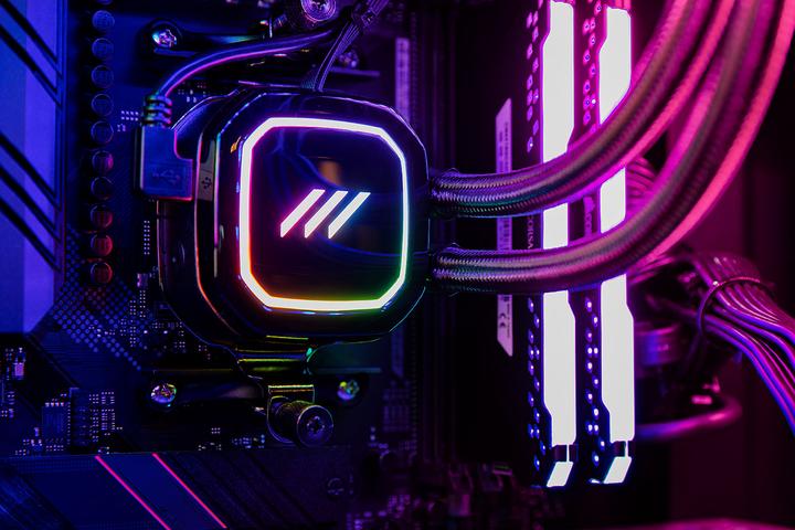 Actual product image Mifcom Savage RTX3080 Ryzen 7 Advanced (AMD Ryzen 7 5800X, 32 GB, 500 GB, GeForce RTX 3080)