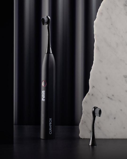 Immagine prodotto Curaprox Il nero idrosonico è bianco (Spazzolino sonico)