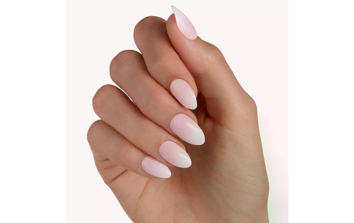 Produktbild essence French Manicure Click-on Nails 12 Stück (Kunstnägel, Nude)