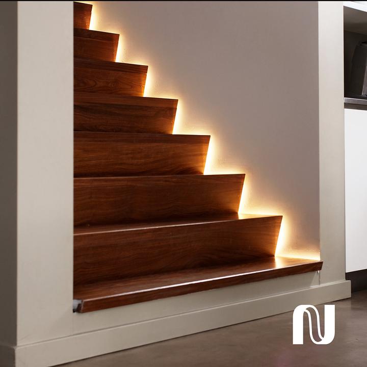 Immagine prodotto Philips Hue Lightstrip Plus (RGBW, 200 cm, Interno)