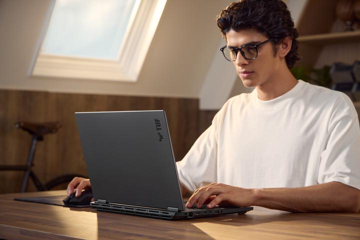 Produktbild ASUS TUF Gaming A16 RTX 4060 (16", AMD Ryzen AI 9 HX 370, 16 GB, 1000 GB, DE)