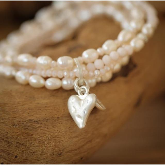 Image du produit Andreani Armband aus echten Süsswasserperlen mit Herzanhänger rosa von (19 cm)