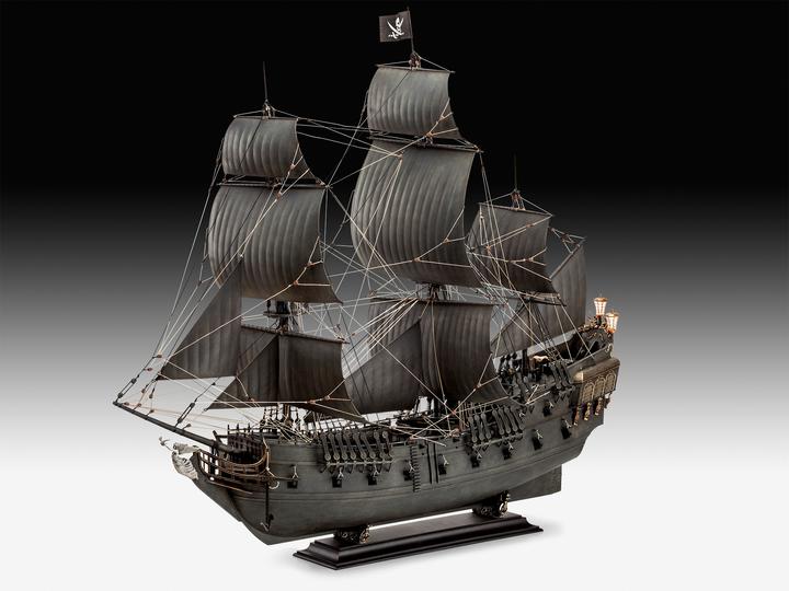 Actual product image Revell Black Pearl