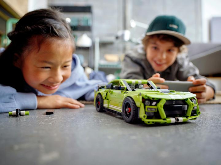 Actual product image LEGO Ford Mustang Shelby GT500 (42138, LEGO Technic)