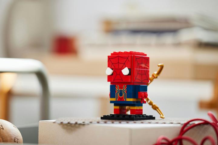 Actual product image LEGO BrickHeadz Iron Spider-Man (40670, LEGO Brickheadz)