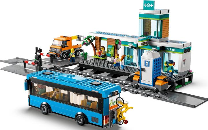 Produktbild LEGO Bahnhof (60335, LEGO City)