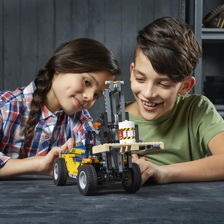 Produktbild LEGO Schwerlast-Gabelstapler (42079, LEGO Technic)
