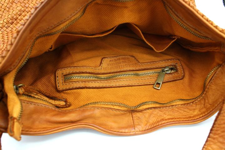 Produktbild Only-Bags.Store Ledertasche, Umhängetasche aus weichem gewebtem Leder, wandelbarer Rucksack aus Leder