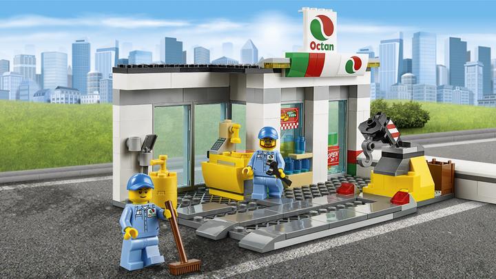 Immagine prodotto LEGO Stazione di servizio in città (60132, LEGO City)