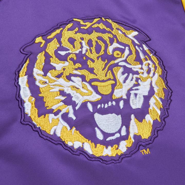 Immagine prodotto Mitchell & Ness M&N Giacca in raso pesante Louisiana State University - XXL (XXL)