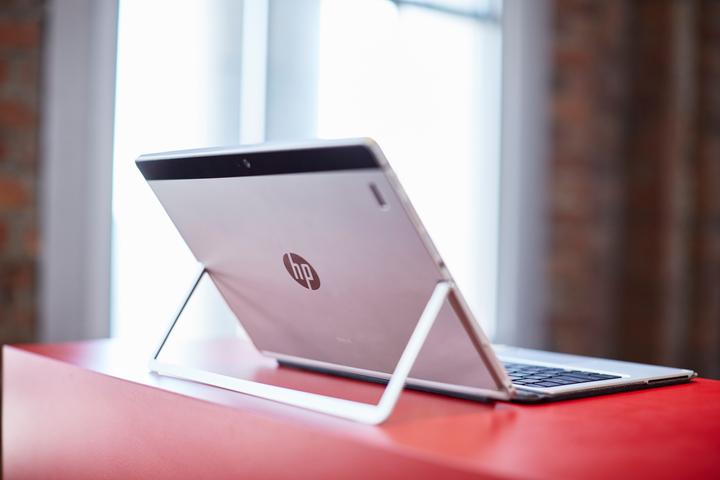 Produktbild HP Elite x2 1012 G1 - Tablet - mit abnehmbarer Tastatur - Core m7 6Y75 / 1.2 GHz - (12", Intel Core M7-6Y75, 8 GB, 512 GB, DE)