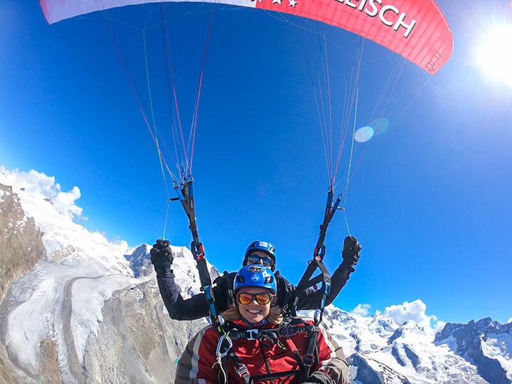 Produktbild Smartbox 20-minütiger Gleitschirmflug mit Foto- und Video-Souvenir in Zermatt (1 Pers.)