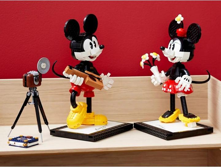 Actual product image LEGO Mickey Mouse and Minnie Mouse (43179, LEGO Disney, LEGO Rare Sets)