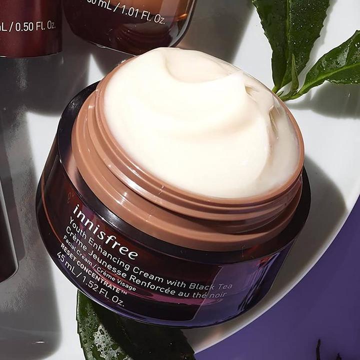 Immagine prodotto Innisfree Crema al tè nero per migliorare la giovinezza 45ml (45 ml, Crema 24h)