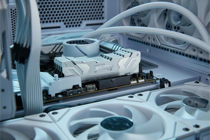 Image du produit Kingston 48GB 8800MT/s DDR5 CL42 CUDIMM Kit of 2 FURY Renegade White (2 x 24 Go, 8800 MHz, RAM DDR5, DIMM)