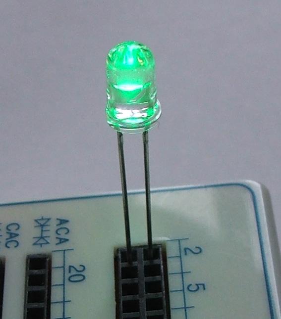 Actual product image OEM Super bright LED green in transparent housing 5mm