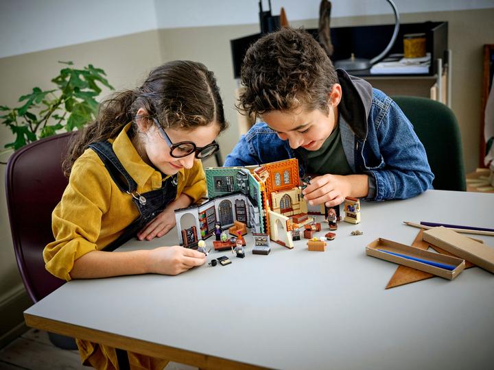 Actual product image LEGO Hogwarts Moment: Transformation Class (76382, LEGO Harry Potter)