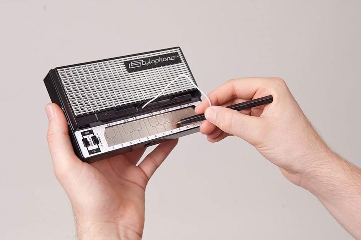 Immagine prodotto Stylophone Sintetizzatore in miniatura DU05151 (Tedesco)
