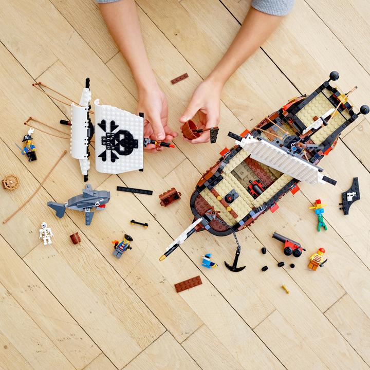 Produktbild LEGO Piratenschiff (31109, LEGO Creator 3-in-1)