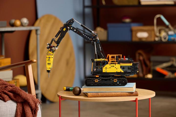 Produktbild LEGO Volvo EC500 Hybrid Bagger (42215, LEGO Technic)