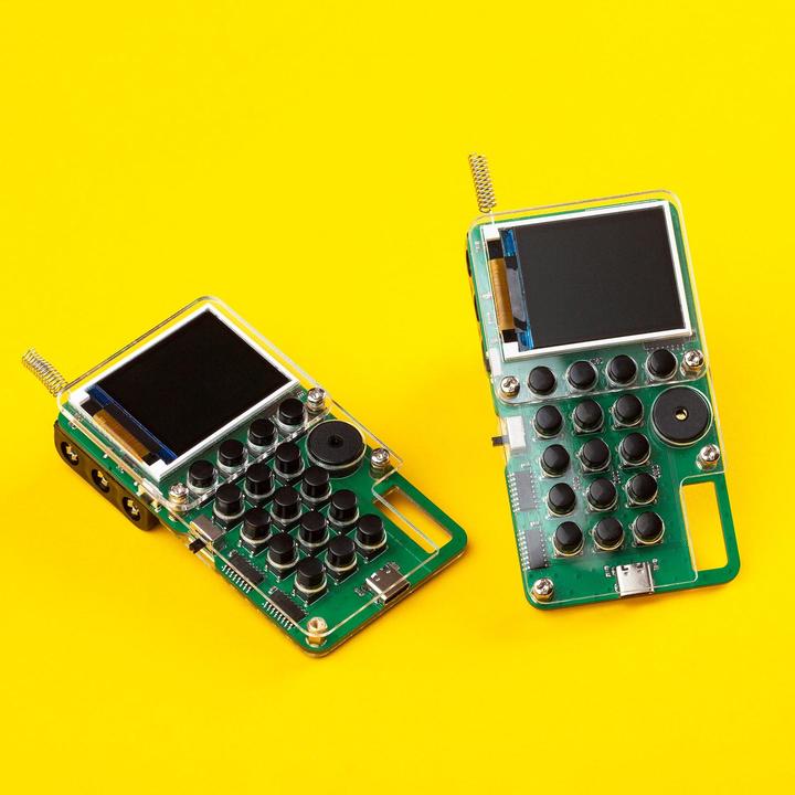 Produktbild CircuitMess Chatter - Messenger - Elektronik Bausatz