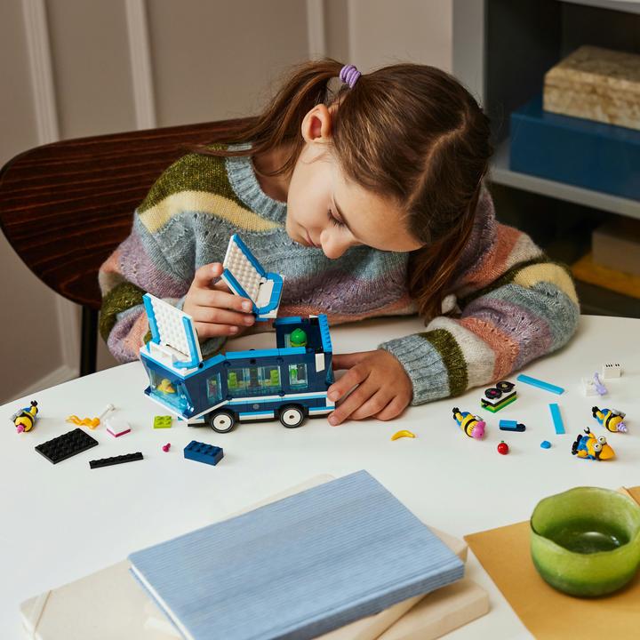 Actual product image LEGO Minions and the party bus (75581, LEGO Minions)