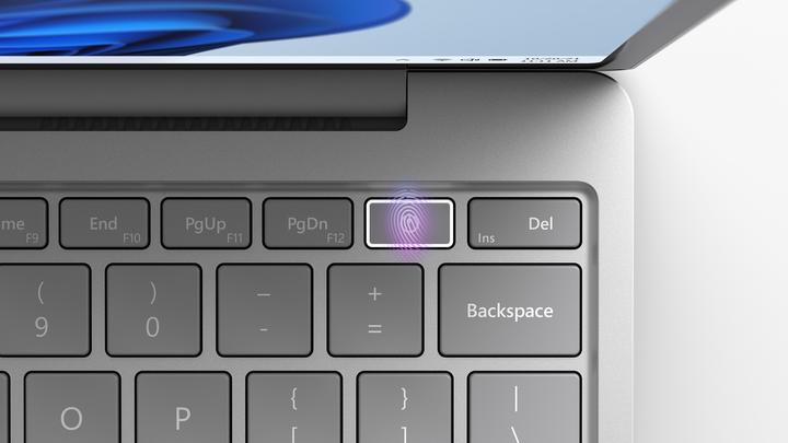 Immagine prodotto Microsoft Surface Laptop Go 2 (12.40", Intel Core i5-1135G7, 8 GB, 256 GB)