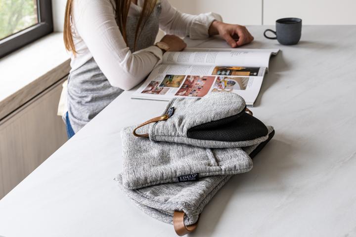 Actual product image Tiseco Hercules potholder (90% polyethylene - 10% linen)