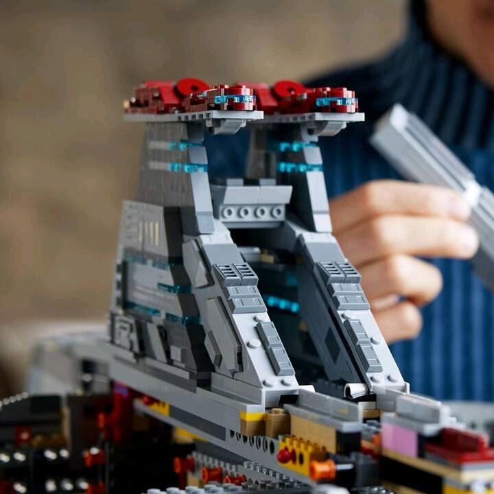 Actual product image LEGO UCS Venator-class Republic Attack Cruiser (75367, LEGO Star Wars, LEGO Rare Sets)