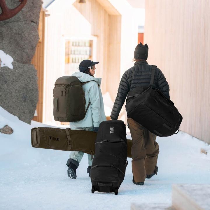 Produktbild Thule 5157 Roundtrip Rolling Ski and Snowboard Boot Backpack 60L Deep Khaki (60 l)