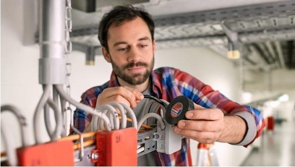 Produktbild tesa Elektro Isolierband, hitzebeständiges Klebeband zum Isolieren, Reparieren & Bündeln (15 mm)