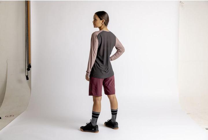 Actual product image iXS Women's Flow XTG Hip-Hugger Shorts (40)