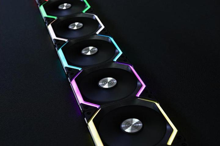 Produktbild Lian-Li UNI FAN SL120 RGB PWM (120 mm, 1 x)