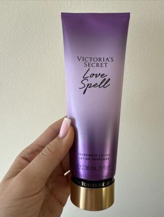 Produktbild Victoria's Secret Love Spell Parfümierte Lotion - 236 ml (Körperlotion, 236 ml)