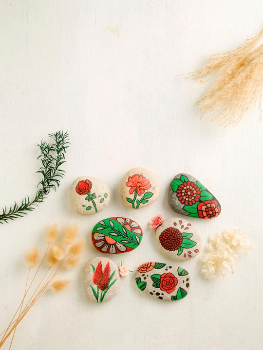 Immagine prodotto Kreativ-Set: Sag's mit Blumen - Florale Botschaften auf Steinen. Mit Anleitungsbuch und Mat (Tedesco, Ludmila Blum, 2024)