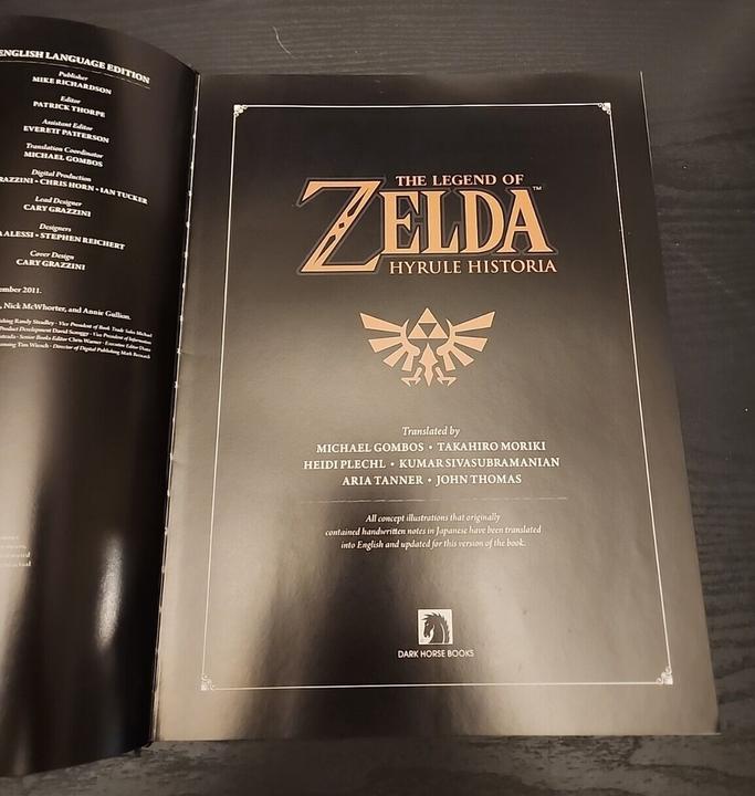 Immagine prodotto Dark Horse Zelda - Hyrule Historia - 25th anniversary art book - English (Inglese, 2024)