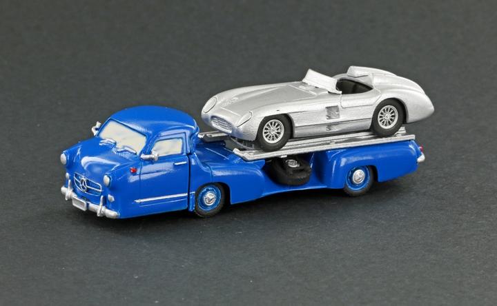 Image du produit Lemke Mercedes Benz Camion de course le miracle + 300 SLR Roadster (Piste H0)