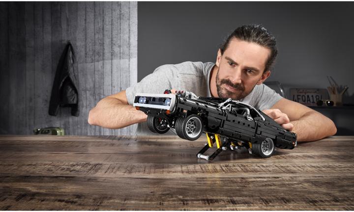 Produktbild LEGO Dom's Dodge Charger (42111, LEGO Technic)