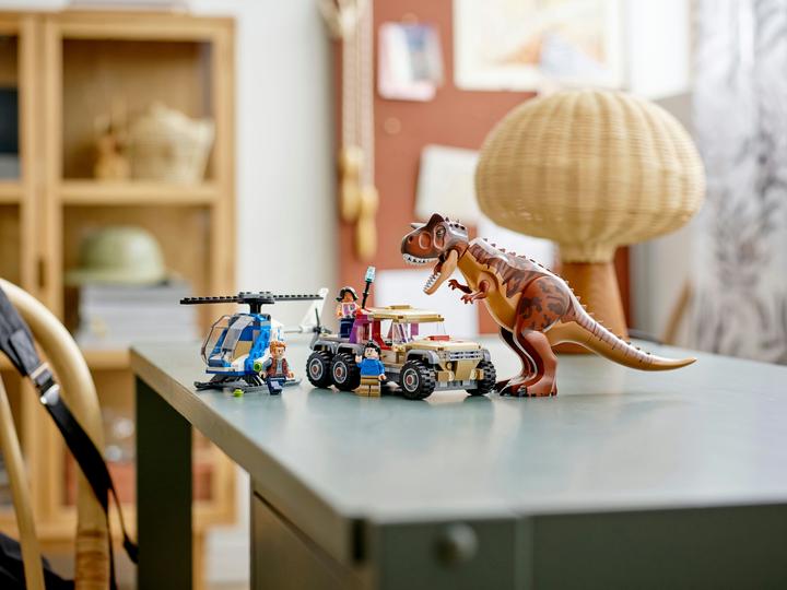 Produktbild LEGO Verfolgung des Carnotaurus (76941, LEGO Jurassic World)