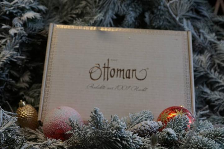 Produktbild Natura Punto 4er-Geschenkset mit Peelinghandschuh, Olivenölseife, Seifenschale, Hamamtuch (Manicure set)